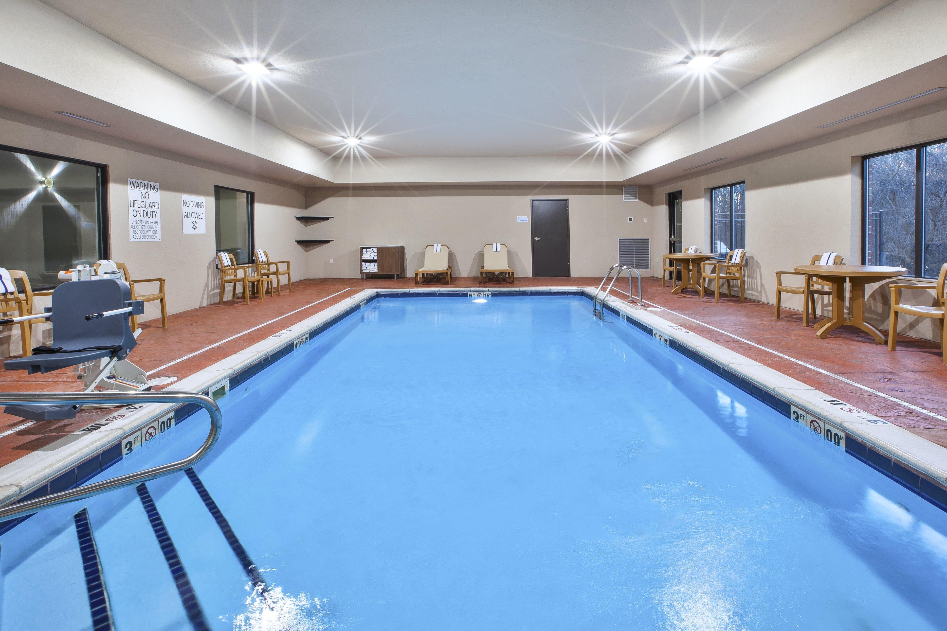 Holiday Inn Express Niles By Ihg Экстерьер фото